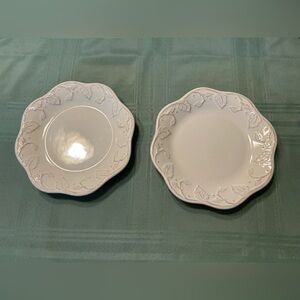 2 Longaberger Pottery Vintage Vine 9” Bread/Salad Plate EUC